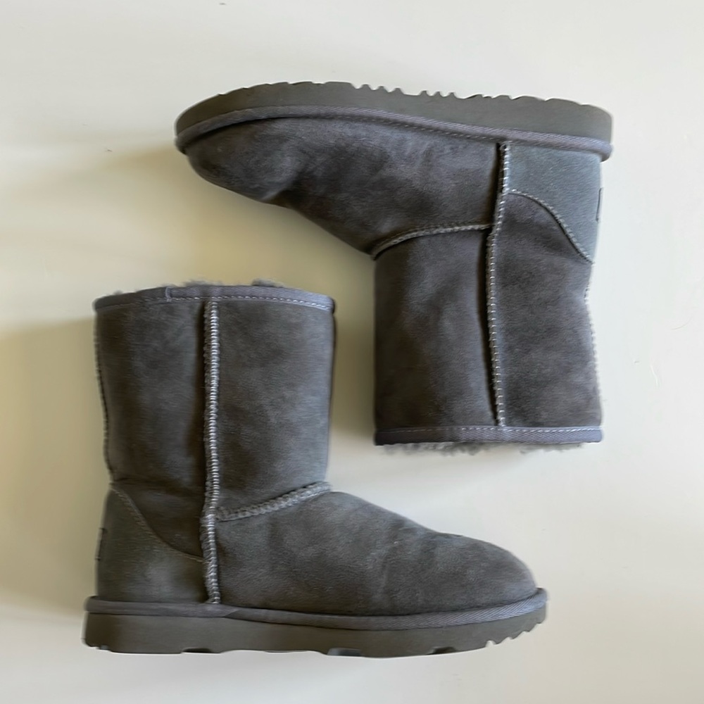 Children’s UGG Classic II Boot Size 4 Grey